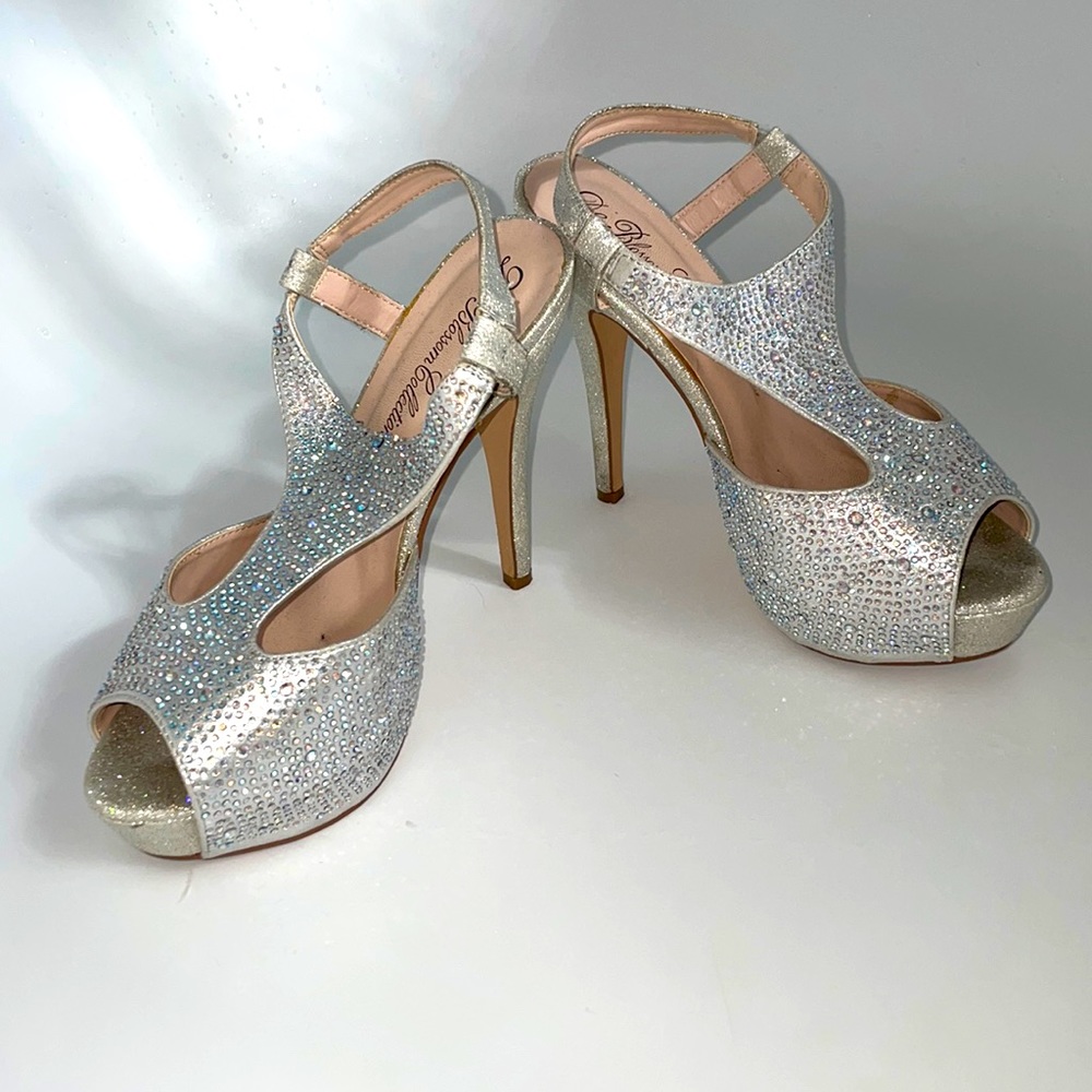 De Blossom Collection Stiletto Rhinestone Shoes 7.5